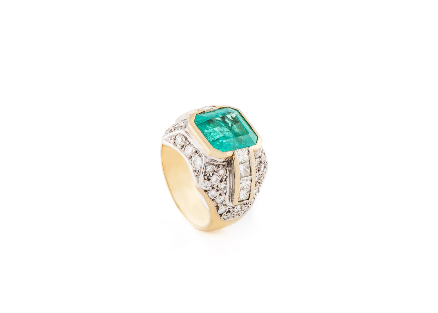 Emerald ring framed by diamonds in gold