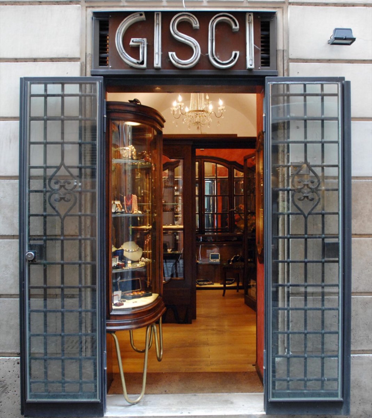 The historic Gisci boutique on Via Vittoria, Rome